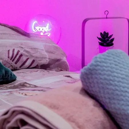 Urban Loft - Purple Loft Apartment *